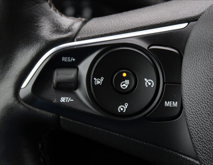 Opel Crossland X SUV / Terénní 1,2 l 61 kw