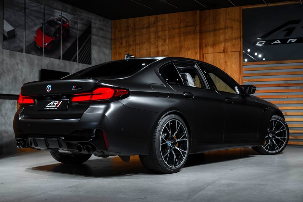 BMW M5 Sedan / Limuzína 4,4 l 460 kw