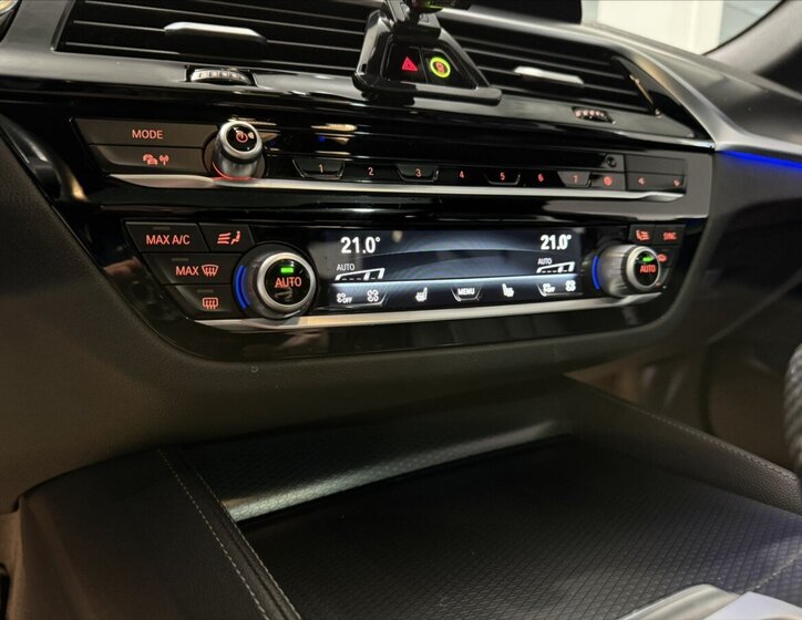 BMW Řada 5 Kombi 3,0 l 210 kw