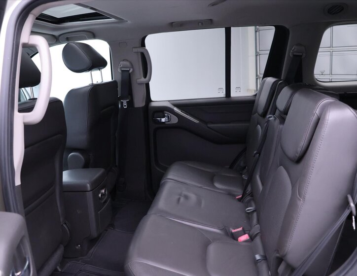 Nissan Pathfinder 18