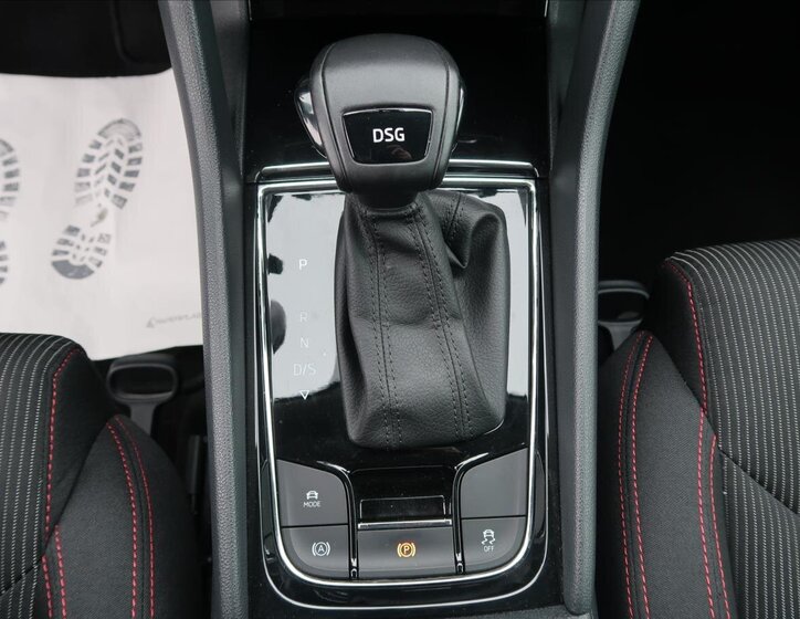 Škoda Karoq SUV / Terénní 1,6 l 85 kw