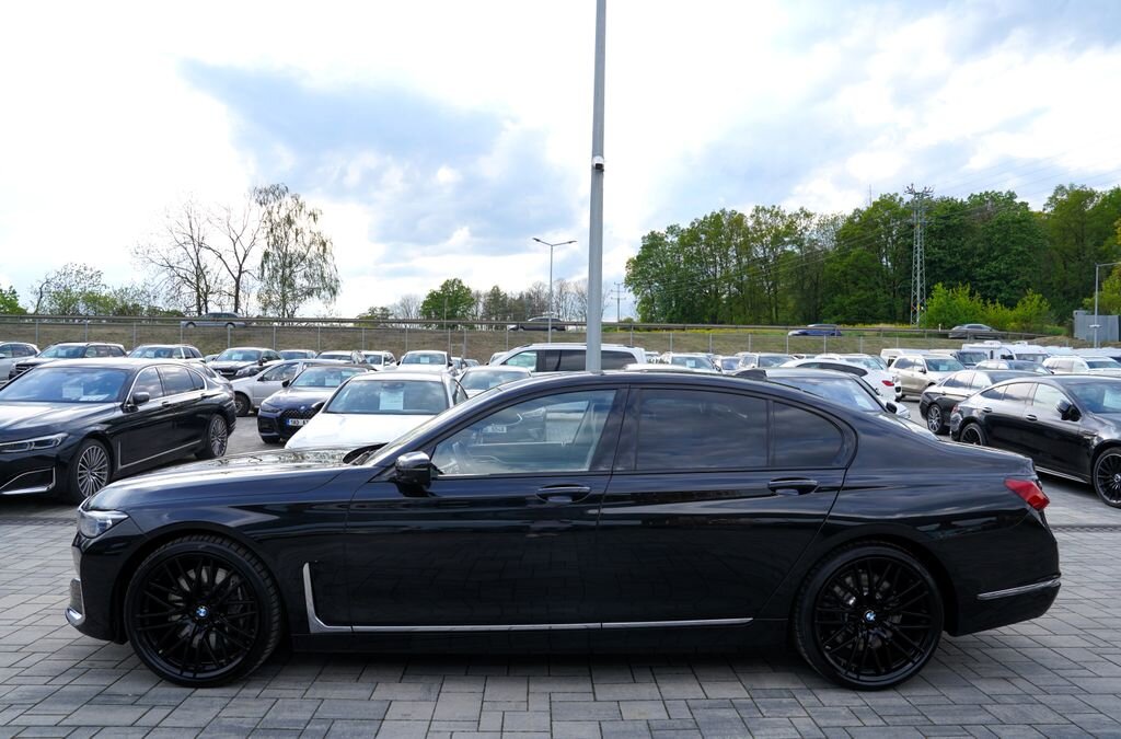 BMW Řada 7 Sedan / Limuzína 4,4 l 390 kw
