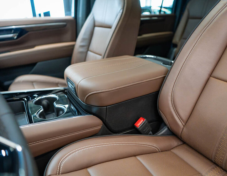 Chevrolet Suburban SUV 6,2 l 313 kw