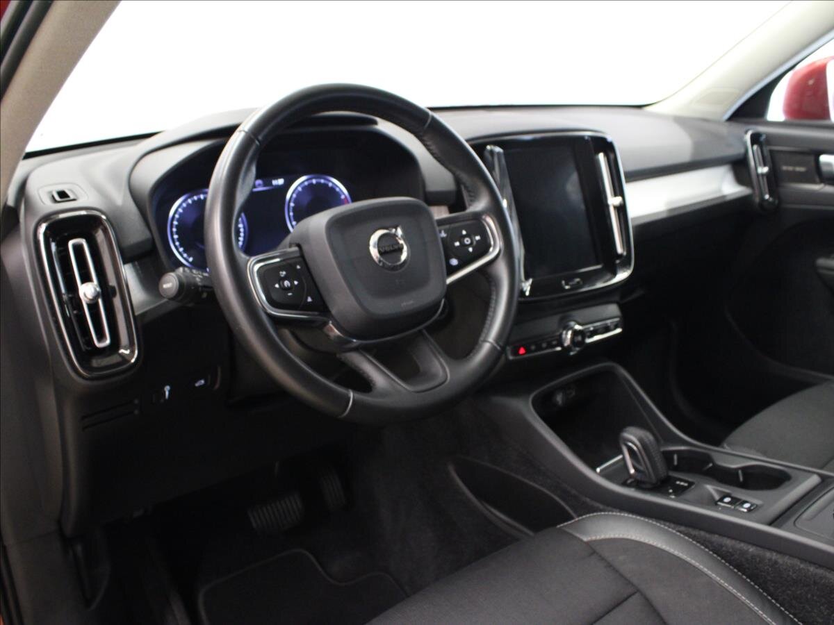 Volvo XC40 SUV / Terénní 2,0 l 182 kw