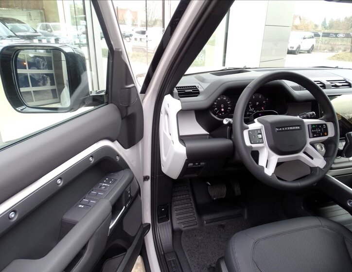 Land Rover Defender SUV 3,0 l 183 kw