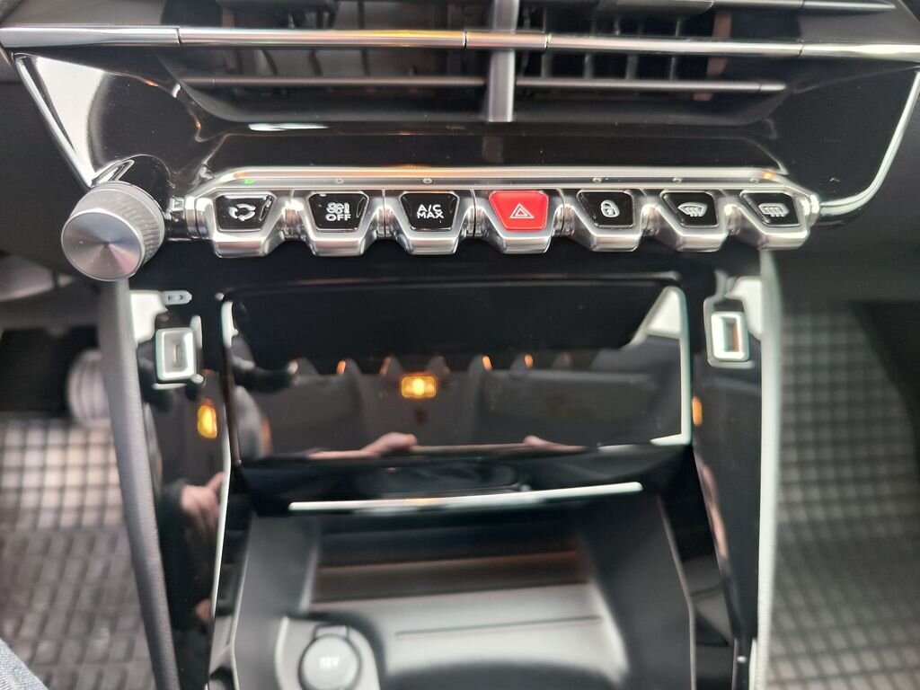 Peugeot 208 Hatchback 1,2 l 74 kw