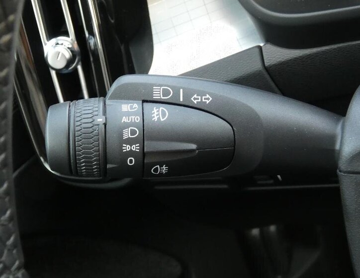 Volvo XC40 SUV / Terénní 1,5 l 95 kw