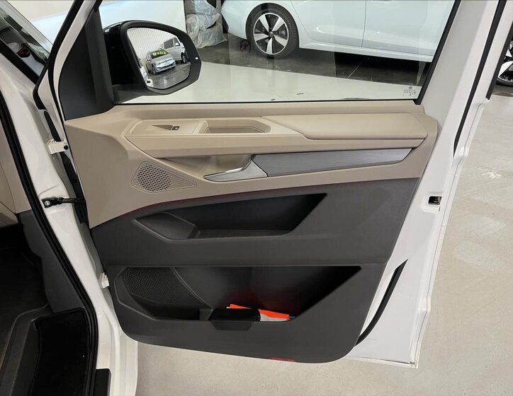 Volkswagen Multivan 38