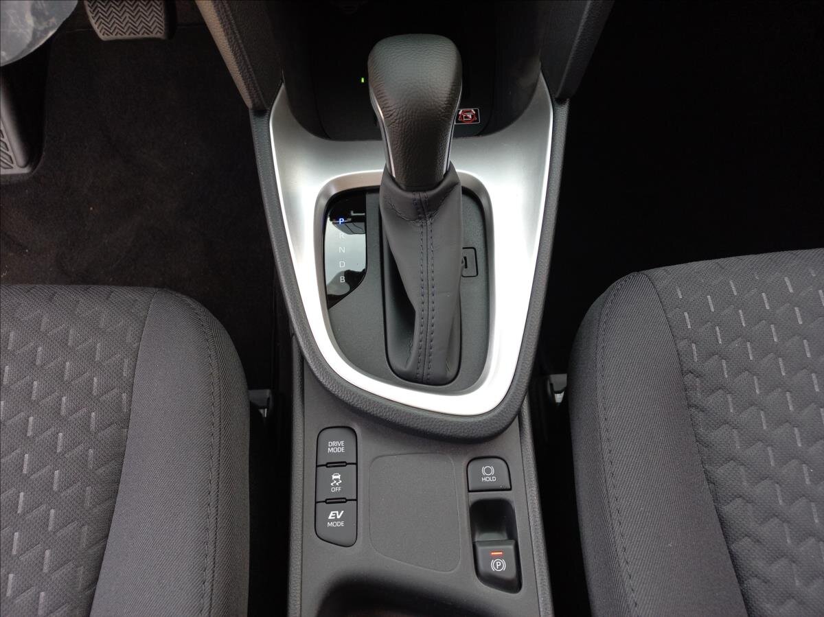 Toyota Yaris Cross CUV / Crossover 1,5 l 68 kw