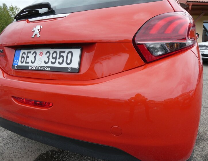Peugeot 208 Hatchback 1,2 l 61 kw