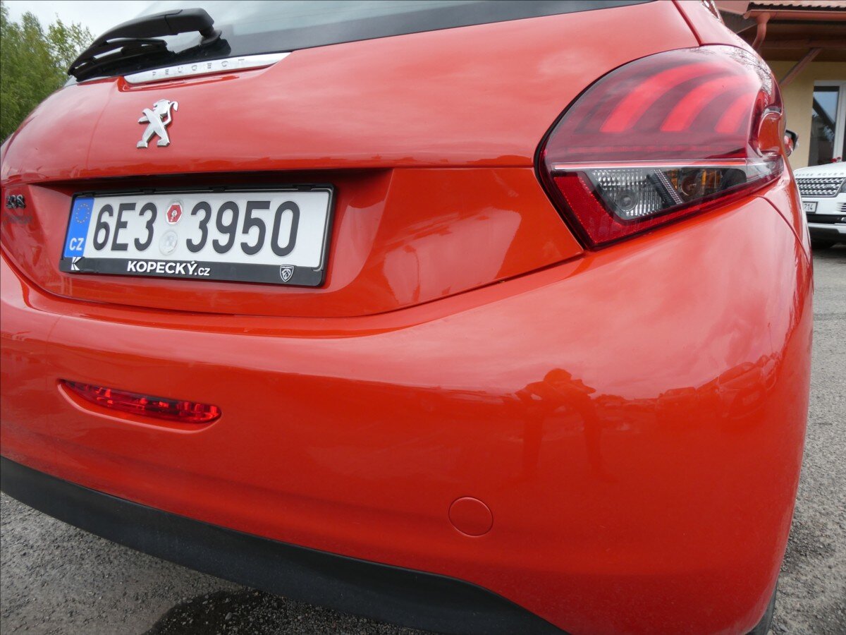 Peugeot 208 Hatchback 1,2 l 61 kw