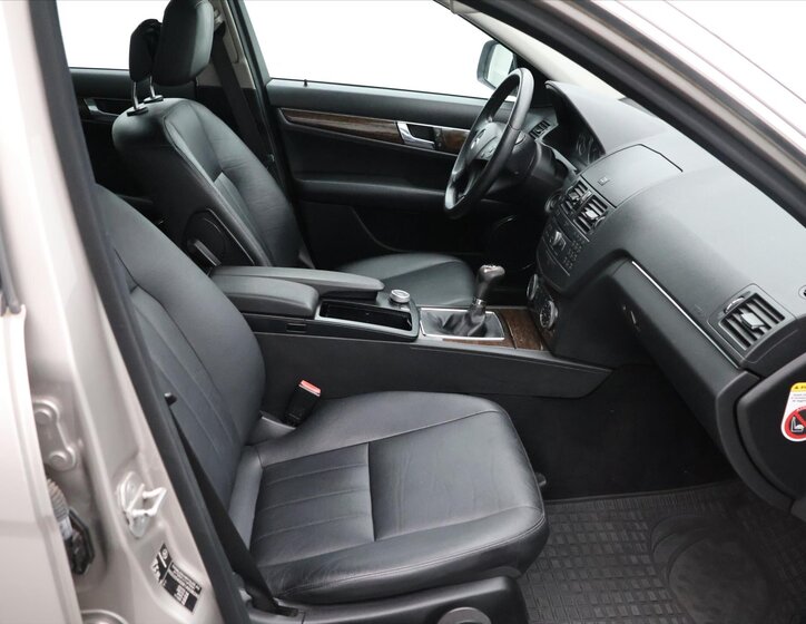 Mercedes-Benz Třídy C Sedan / Limuzína 2,1 l 125 kw