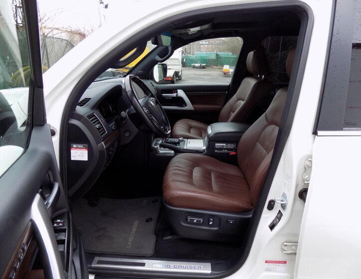 Toyota Land Cruiser 12