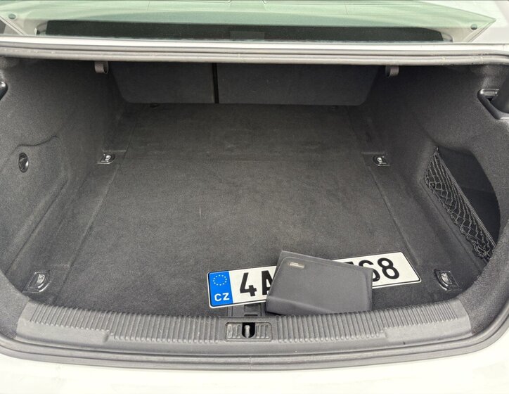 Audi A6 Sedan / Limuzína 3,0 l 160 kw