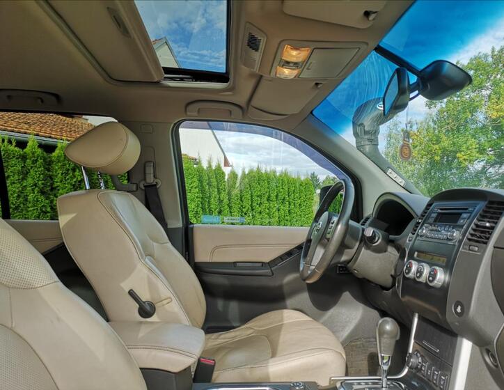 Nissan Pathfinder 16
