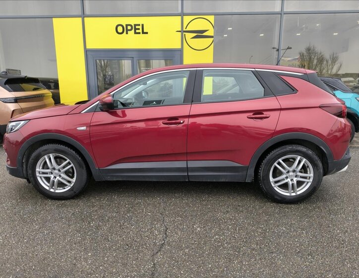 Opel Grandland SUV / Terénní 1,2 l 96 kw