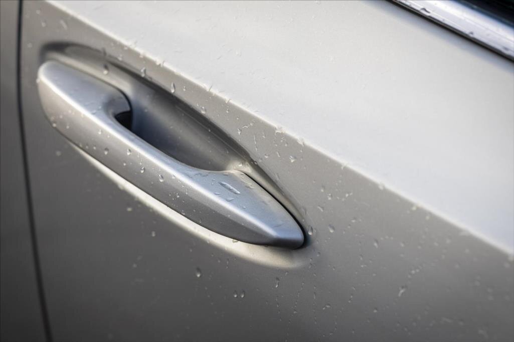 Lexus ES 300h Sedan / Limuzína 2,5 l 160 kw