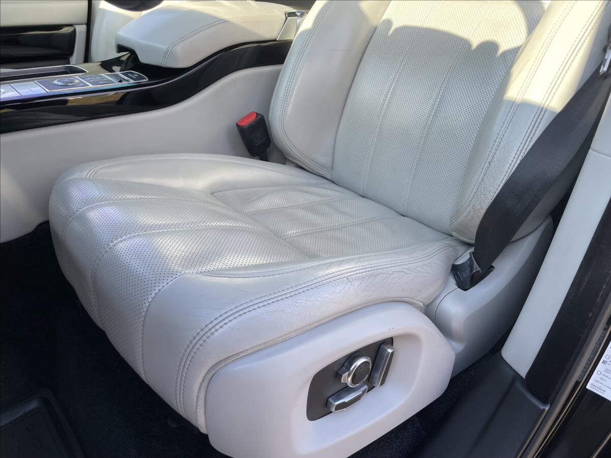 Land Rover Range Rover SUV 4,4 l 250 kw