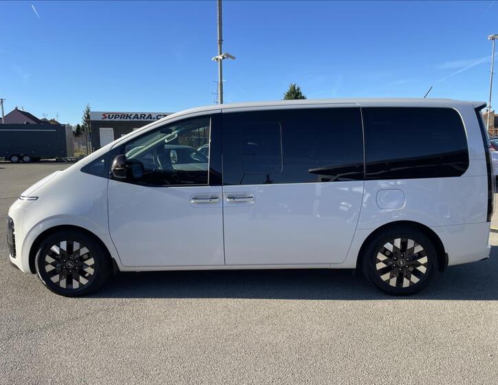 Hyundai Staria 9