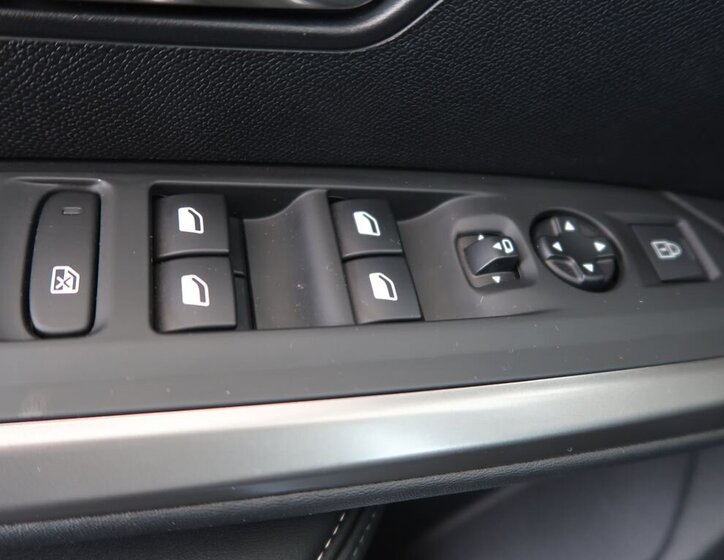 Peugeot 3008 SUV / Terénní 1,2 l 100 kw