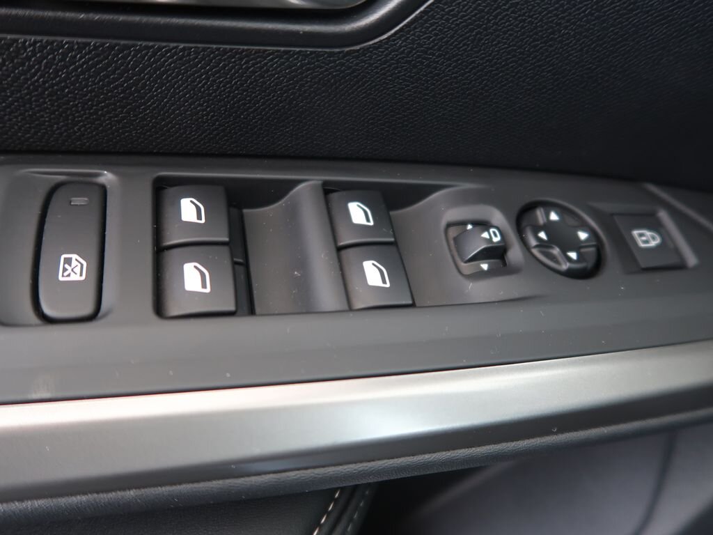 Peugeot 3008 SUV / Terénní 1,2 l 100 kw