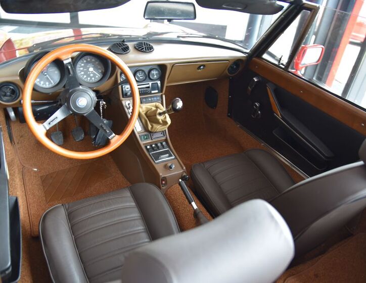 Alfa Romeo Spider 18