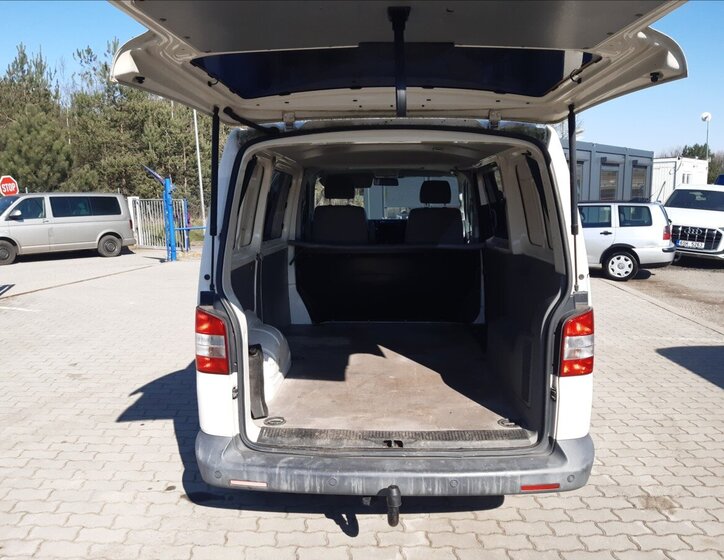 Volkswagen Transporter Skříň 2,5 l 128 kw