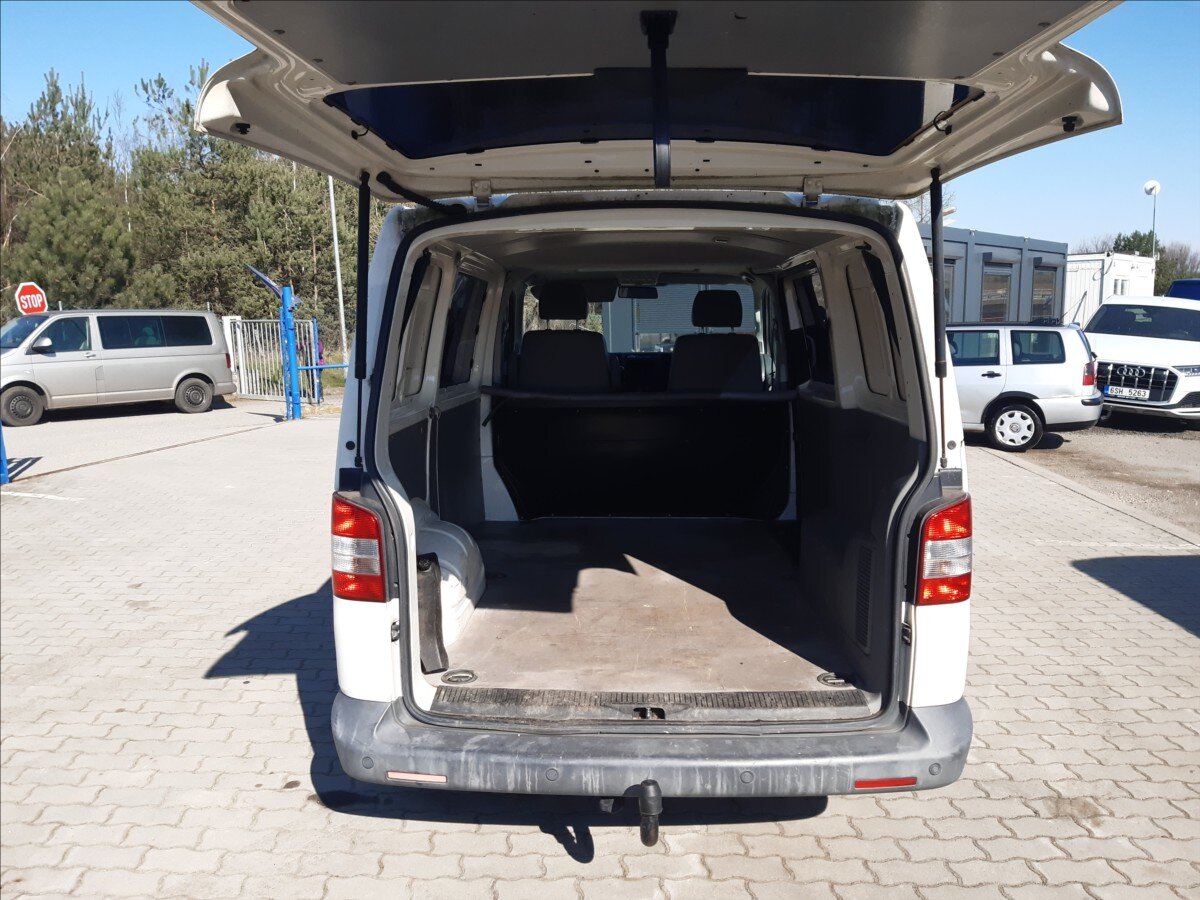 Volkswagen Transporter Skříň 2,5 l 128 kw