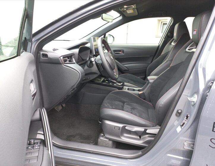 Toyota Corolla Cross CUV 2,0 l 98 kw