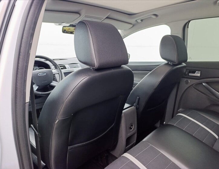 Ford Kuga SUV 2,0 l 120 kw