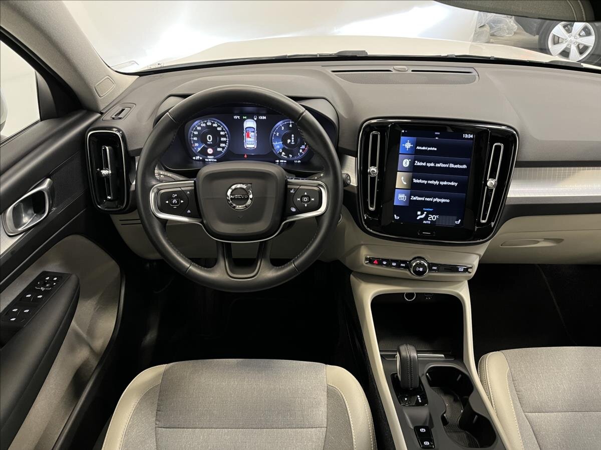 Volvo XC40 SUV / Terénní 1,5 l 120 kw