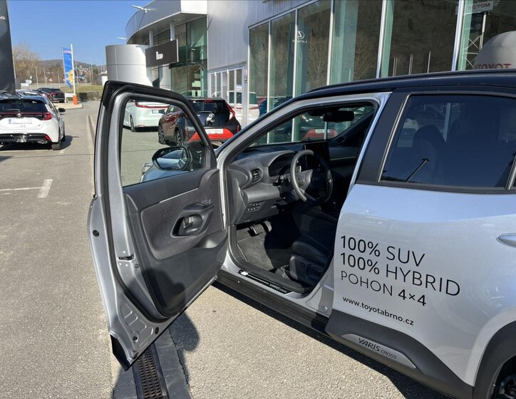 Toyota Yaris Cross 4