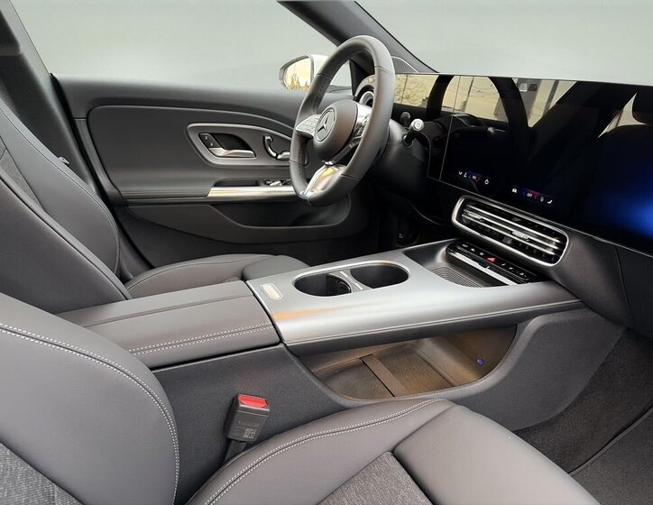 Mercedes-Benz CLA Sedan / Limuzína 1,3 l 120 kw