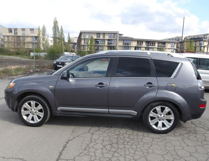 Mitsubishi Outlander SUV / Terénní 2,4 l 125 kw