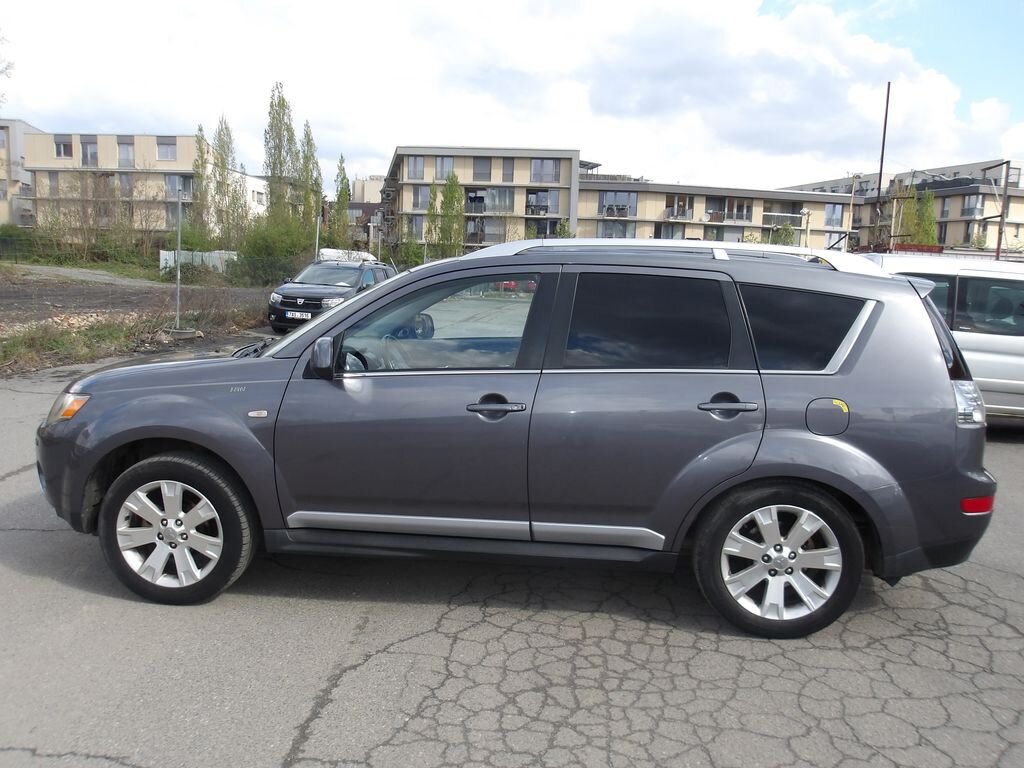 Mitsubishi Outlander SUV / Terénní 2,4 l 125 kw
