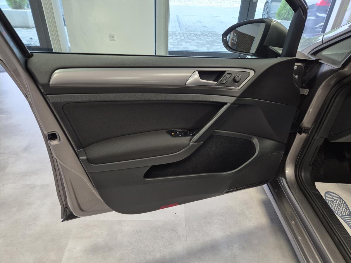 Volkswagen Golf Hatchback 1,2 l 81 kw