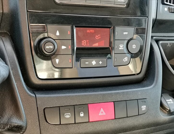 Peugeot Boxer Valník 2,2 l 110 kw