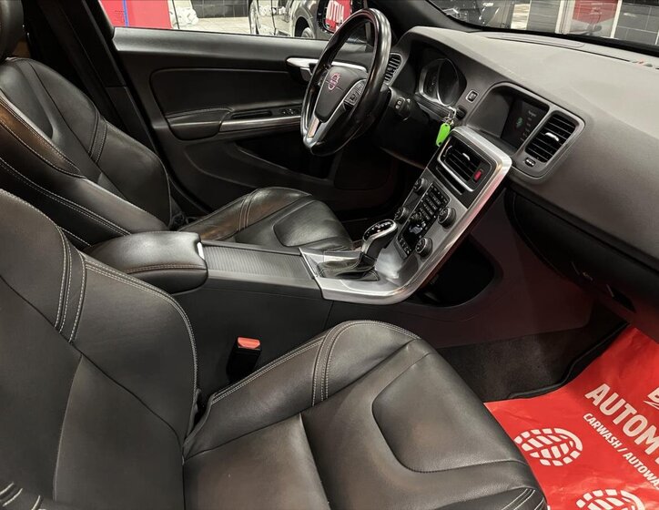 Volvo V60 Kombi 2,4 l 140 kw