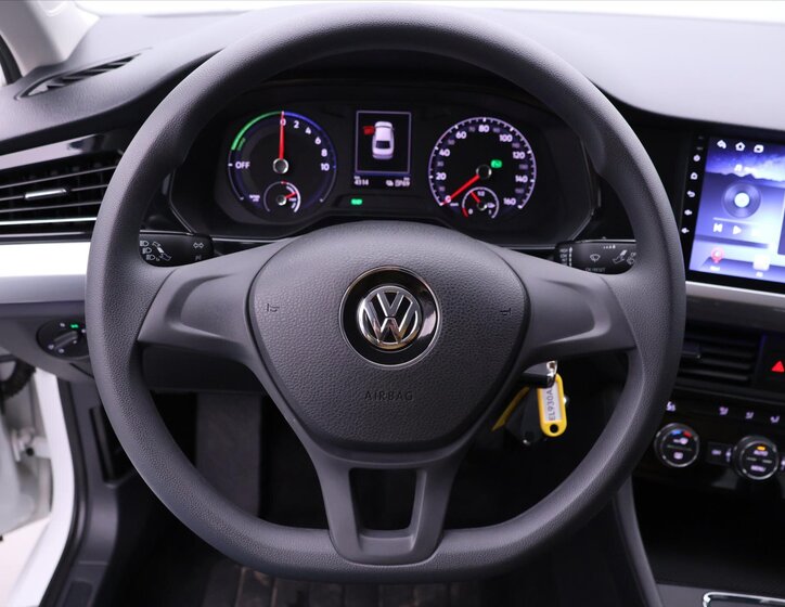 Volkswagen Bora Sedan / Limuzína 0,0 100 kw