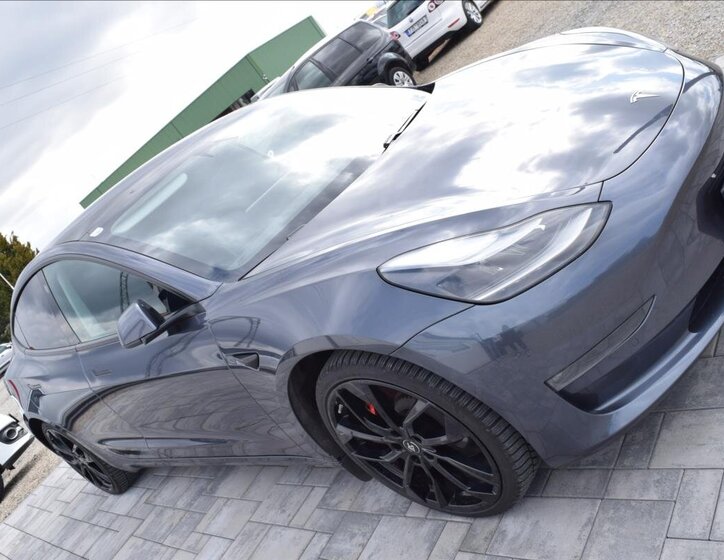 Tesla Model 3 Sedan / Limuzína 0,0 377 kw