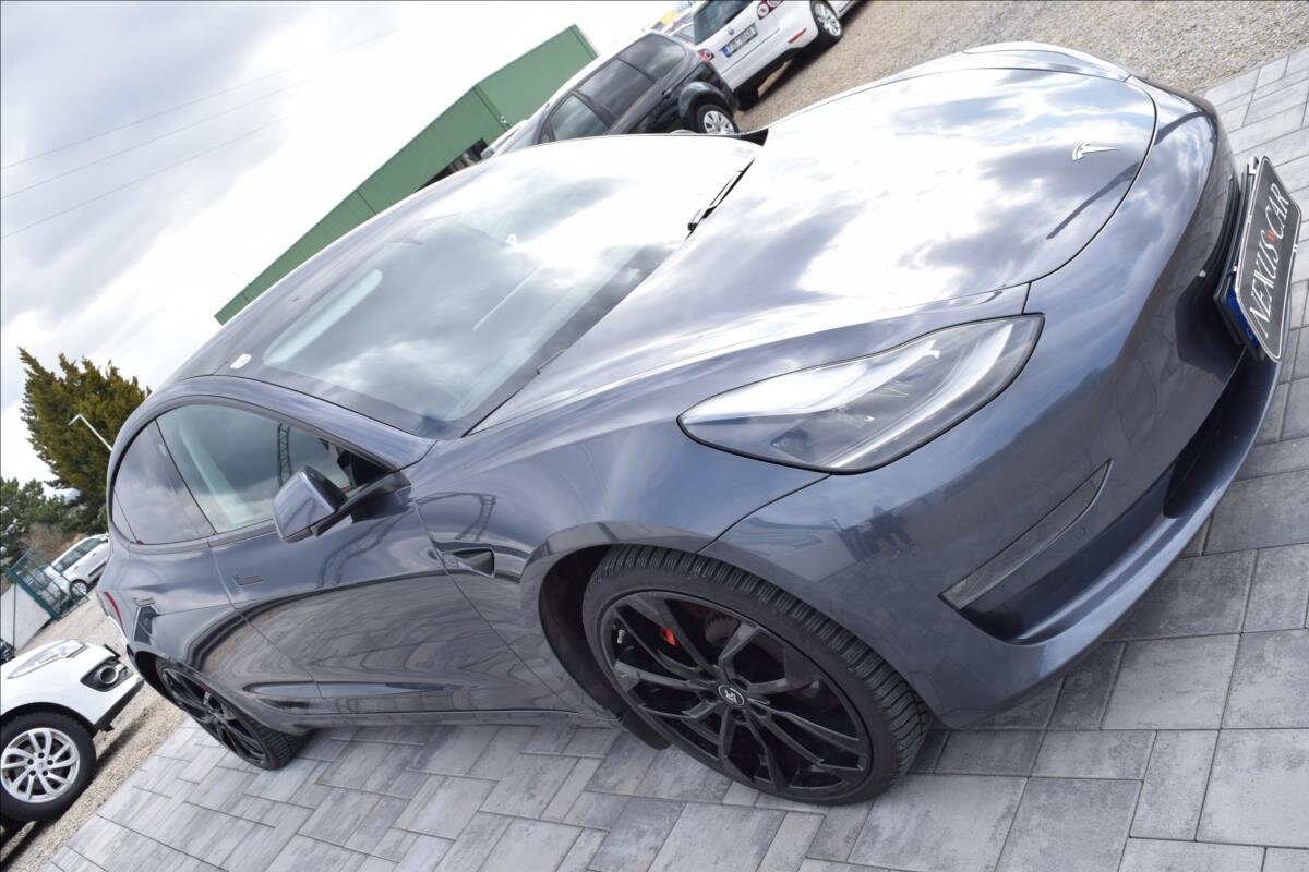Tesla Model 3 Sedan / Limuzína 0,0 377 kw