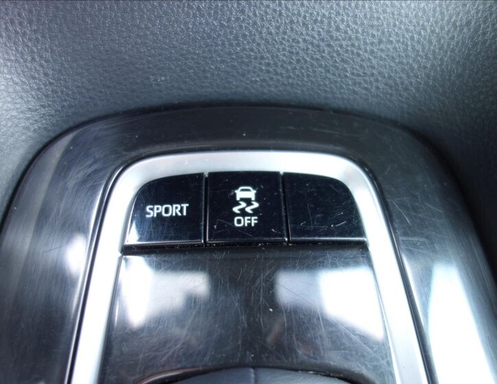 Toyota Corolla Sedan / Limuzína 1,6 l 97 kw