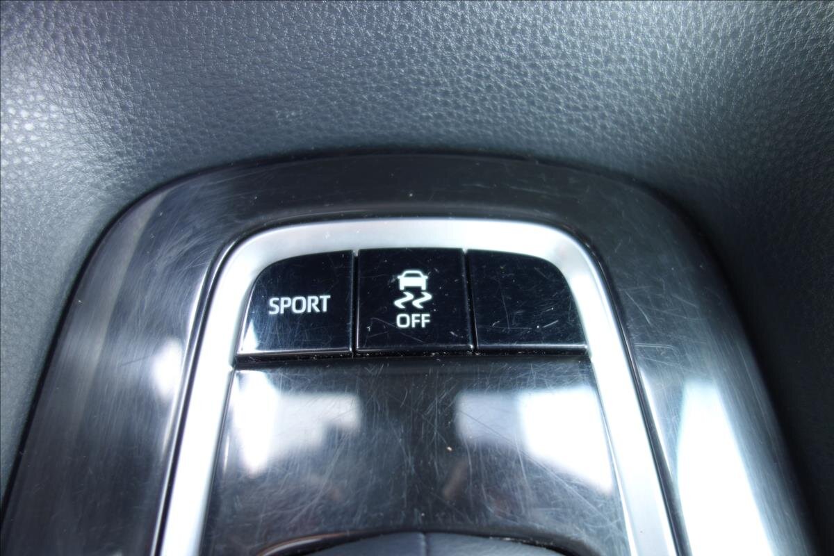 Toyota Corolla Sedan / Limuzína 1,6 l 97 kw