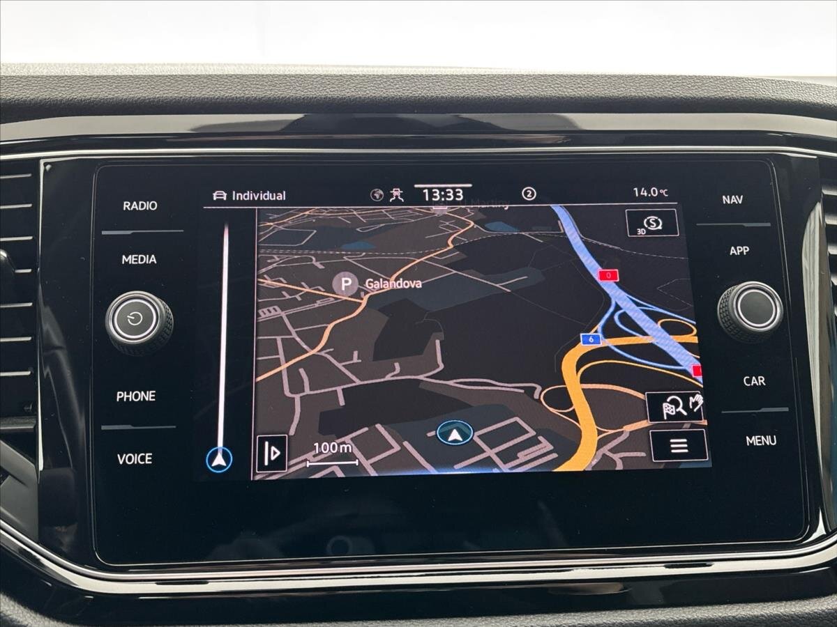 Volkswagen T-Roc SUV / Terénní 2,0 l 221 kw