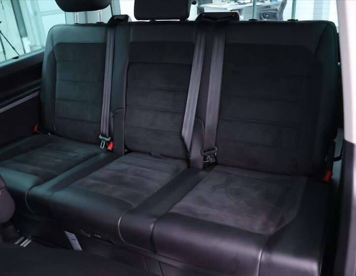 Volkswagen Multivan 16