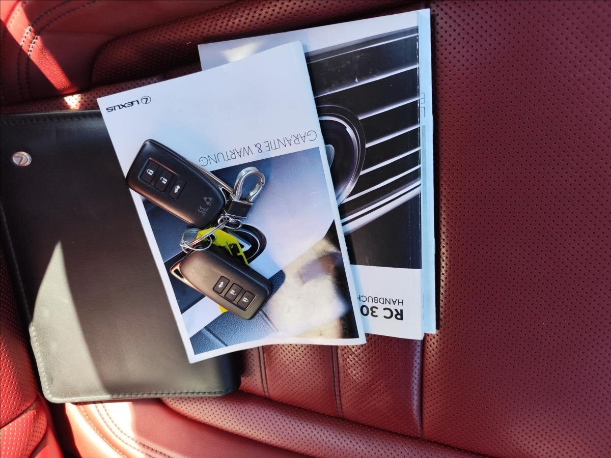 Lexus RC 300h Kupé 2,5 l 133 kw