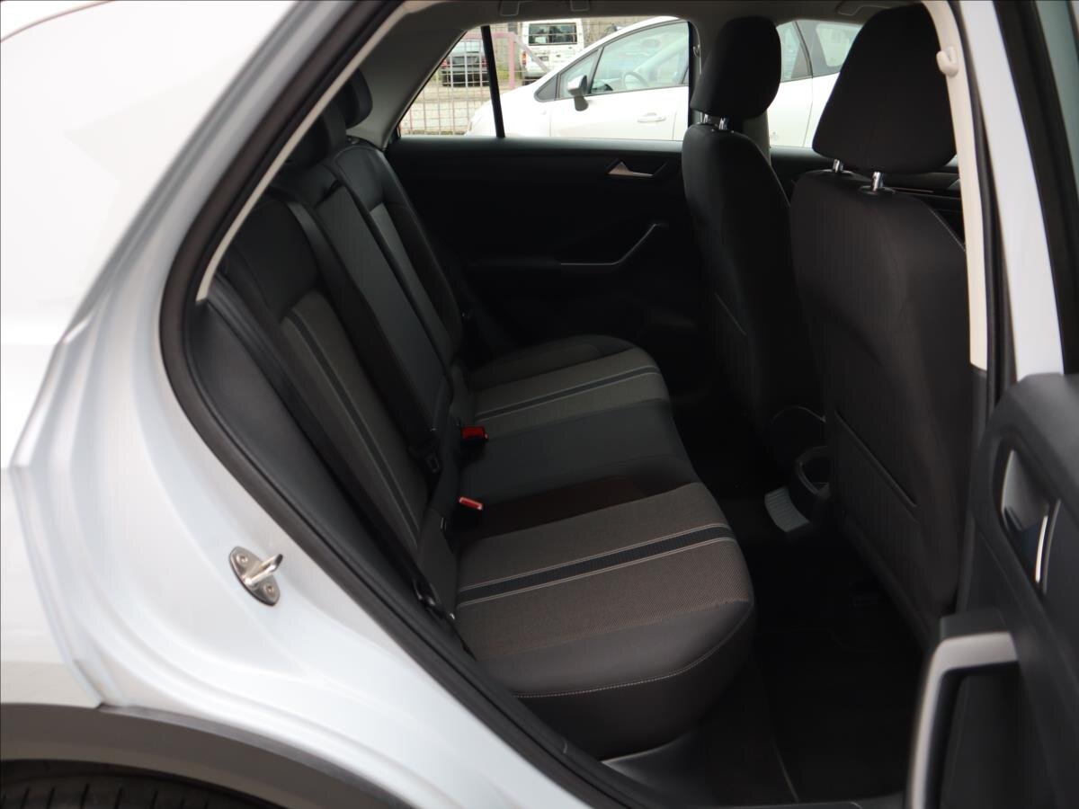 Volkswagen T-Roc CUV / Crossover 1,6 l 85 kw