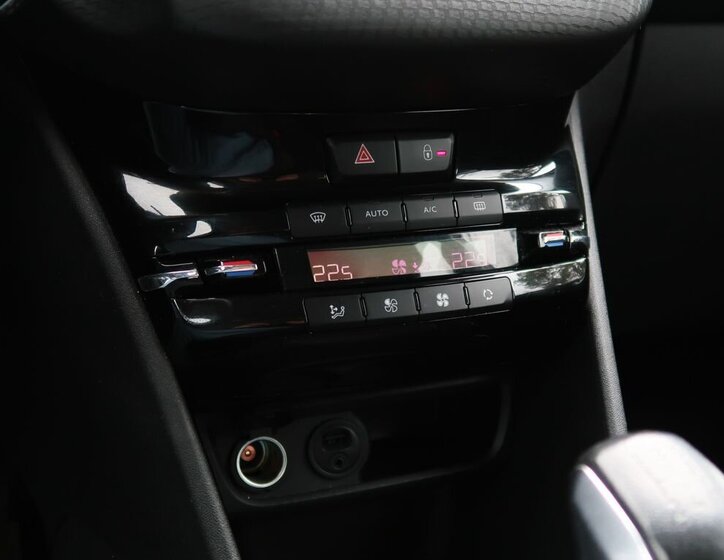 Peugeot 208 Hatchback 1,2 l 81 kw