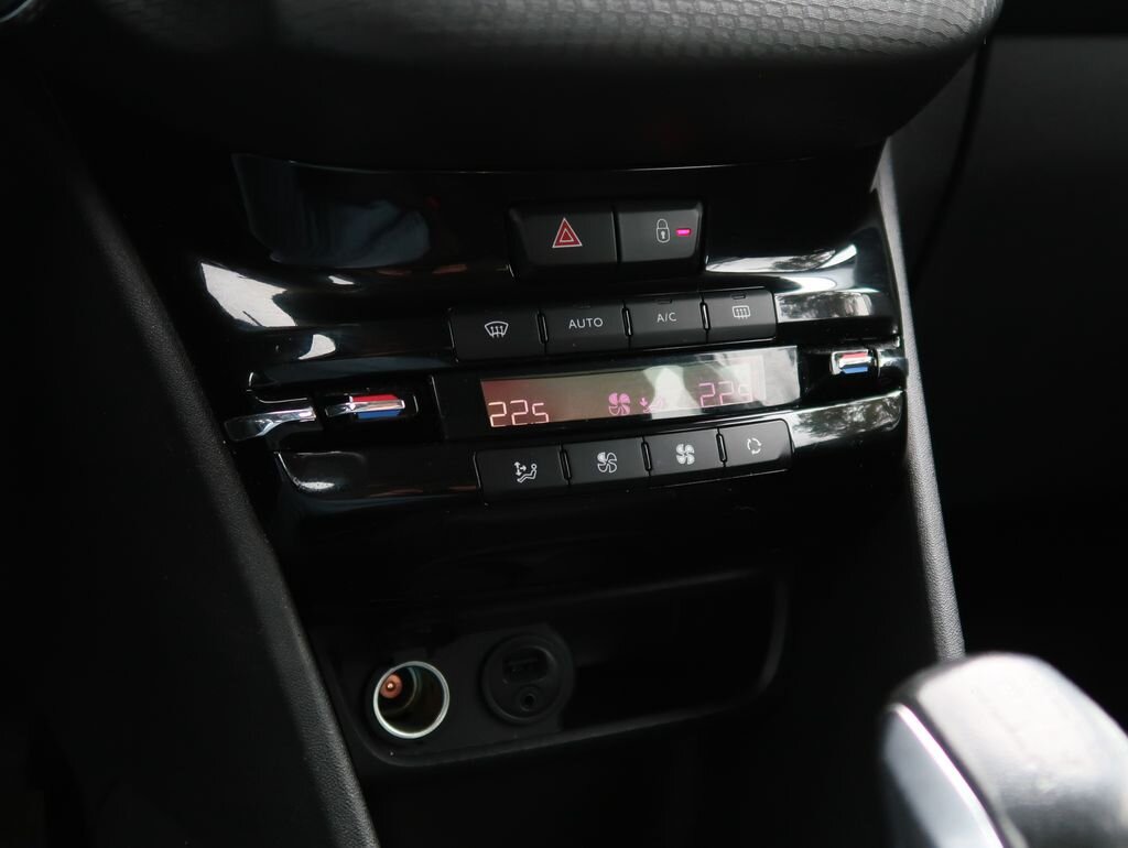 Peugeot 208 Hatchback 1,2 l 81 kw