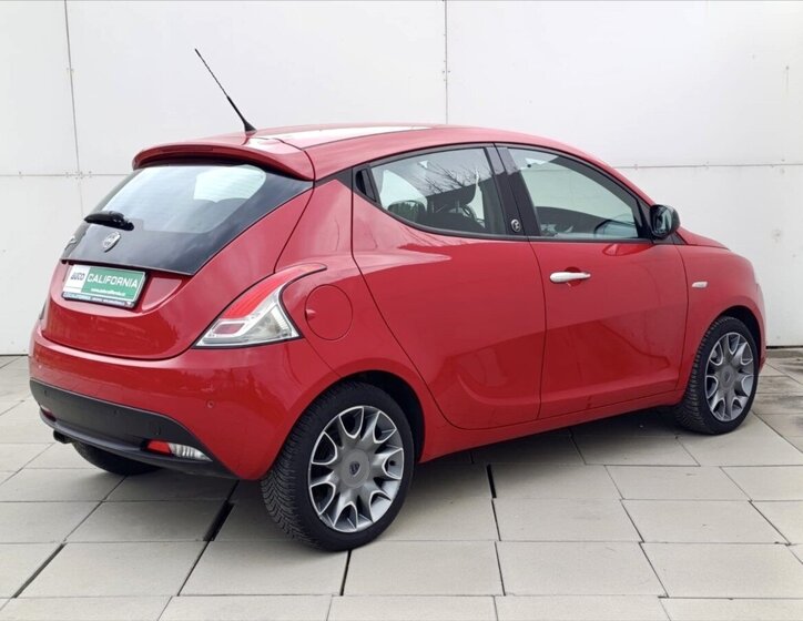 Lancia Y Hatchback 1,2 l 51 kw